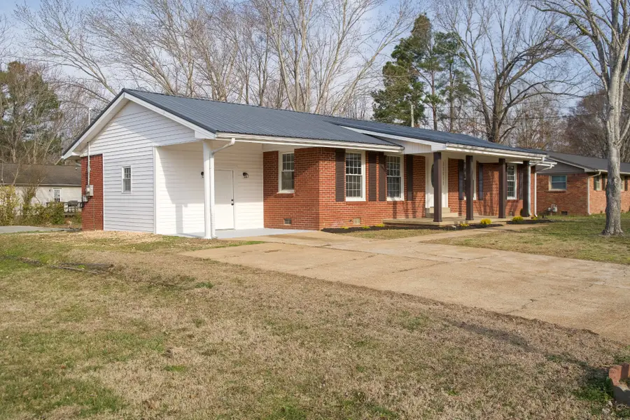 555 Maywood Ave, Lexington, TN 38351 - #2