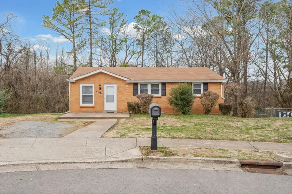 671 Shelton Ct, Clarksville, TN 37040