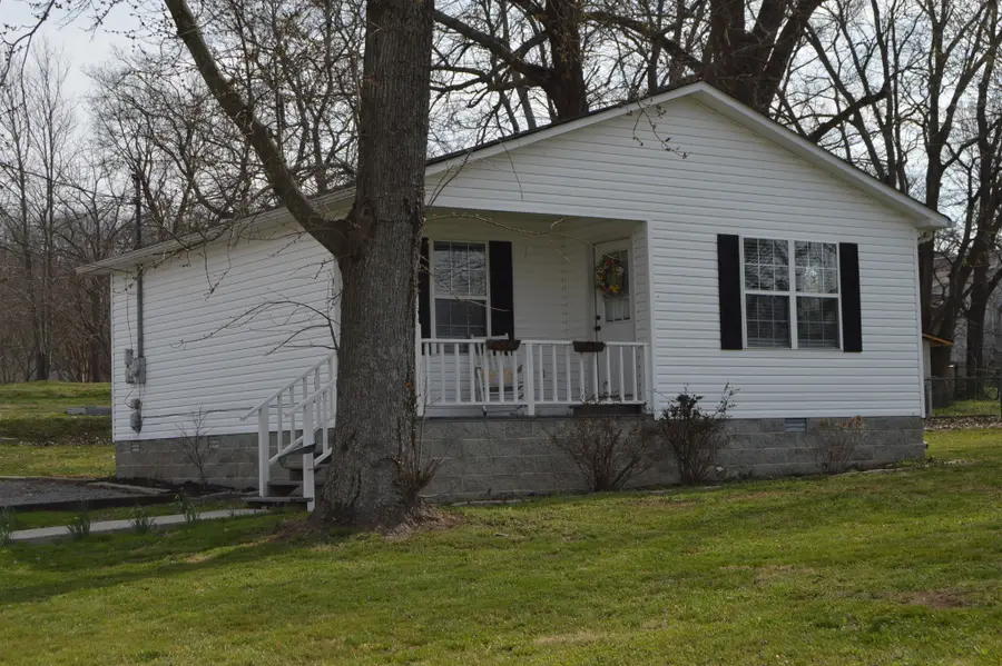 302 Bridge St E, Wartrace, TN 37183 - #2