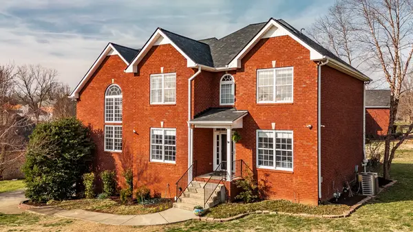 135 N Wynridge Way, Goodlettsville, TN 37072