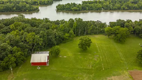 1113 E Robertson Rd, Castalian Springs, TN 37031