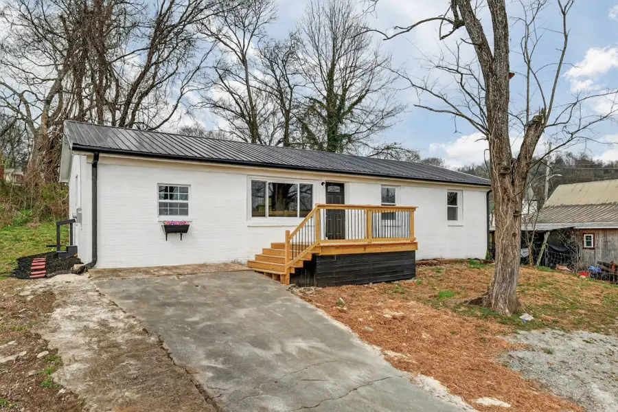 350 N 3rd St, Pulaski, TN 38478 - #3