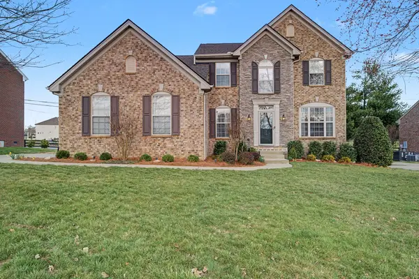 1023 Avery Trace Cir, Hendersonville, TN 37075