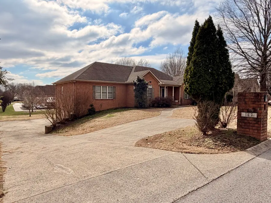 829 Longboat Dr, Gallatin, TN 37066 - #2