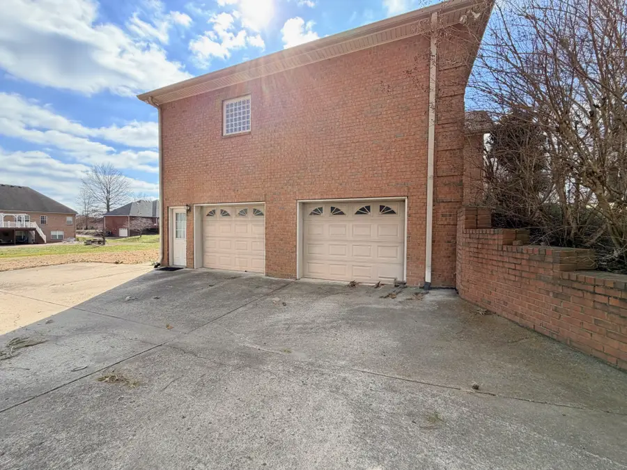 829 Longboat Dr, Gallatin, TN 37066 - #3