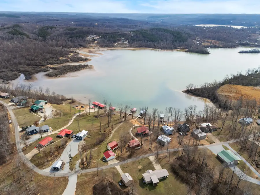722 Driftwood Dr, Lobelville, TN 37097 - #2
