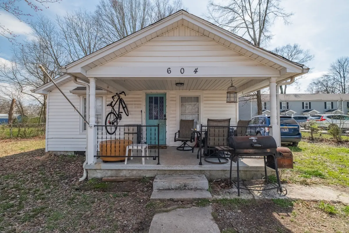 604 E Moore St, Tullahoma, TN 37388 - #1