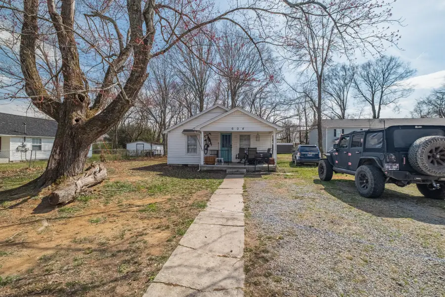 604 E Moore St, Tullahoma, TN 37388 - #2