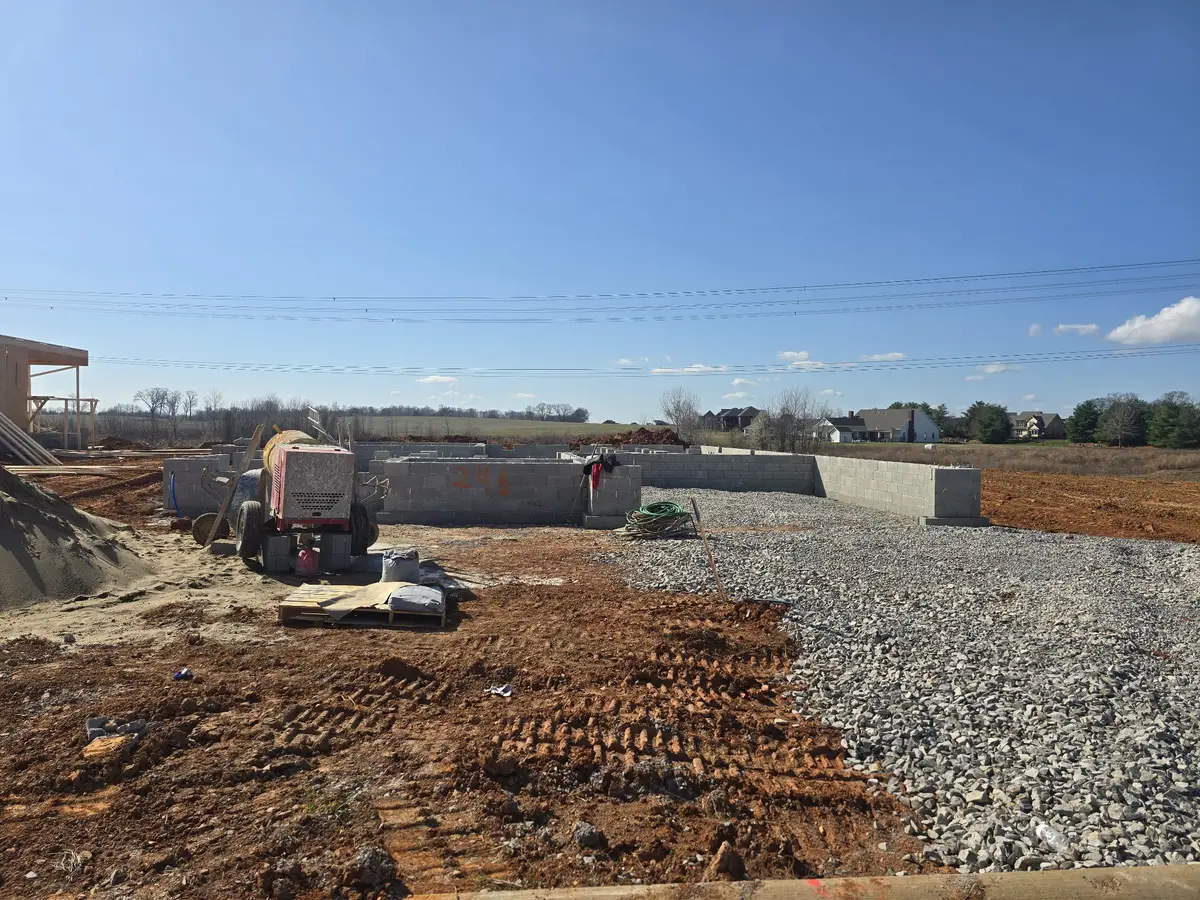 210 Low Plains Ln, Clarksville, TN 37043 - #1