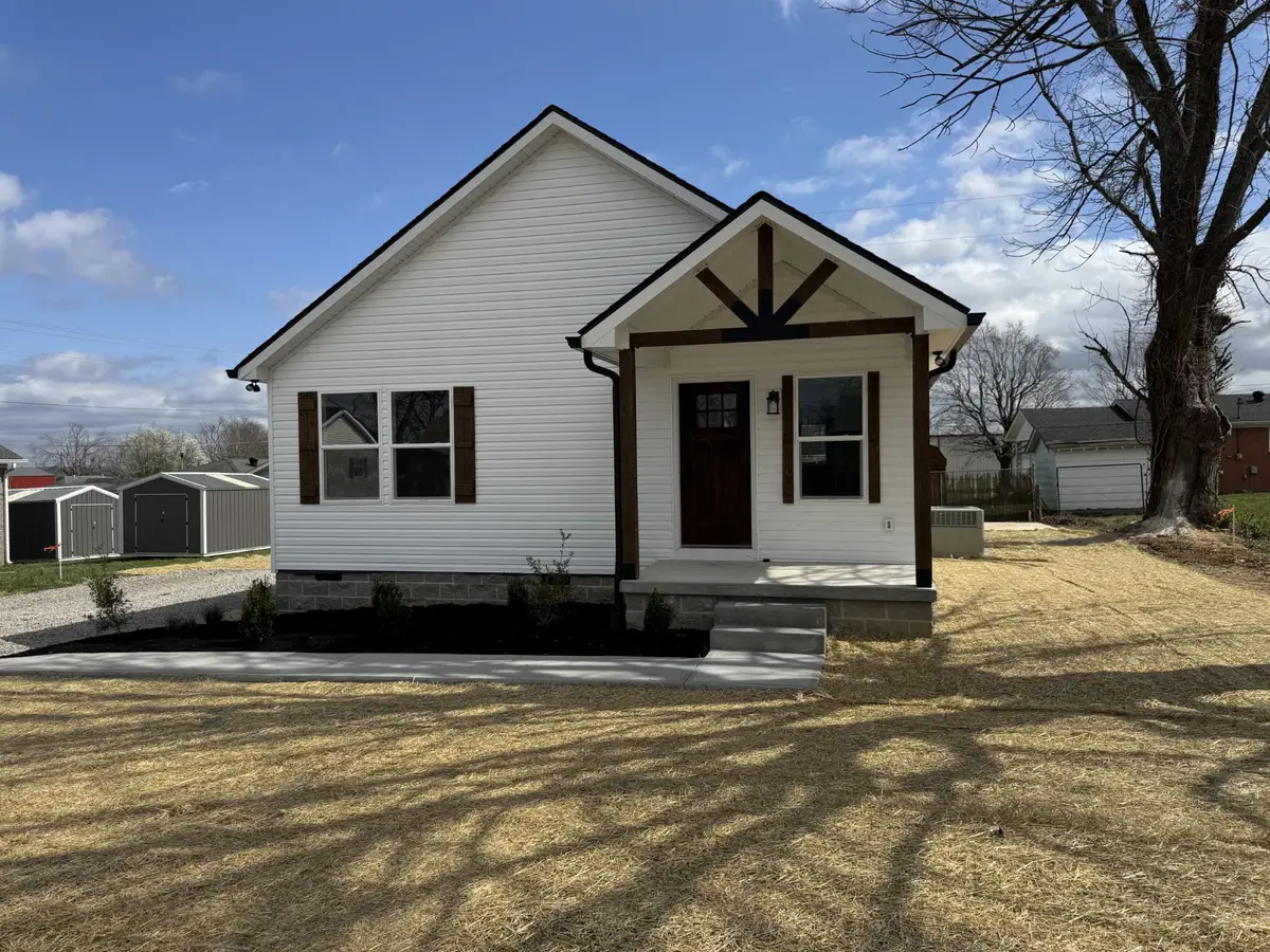 706 Courthouse View St, Lafayette, TN 37083 - #1