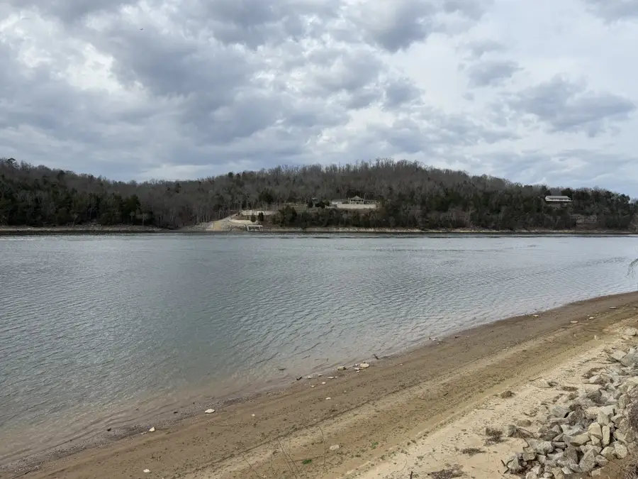 706 River Front Dr S, Clifton, TN 38425 - #3