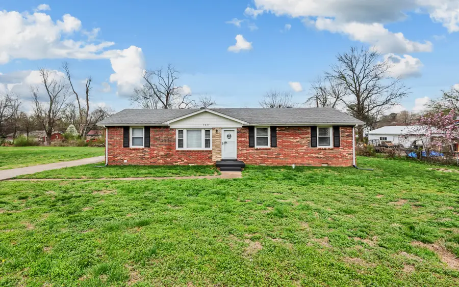 5047 Collinwood Dr, Clarksville, TN 37042 - #2