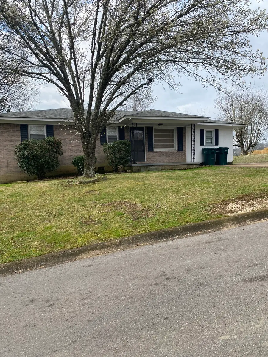 1035 N 3rd St, Pulaski, TN 38478 - #2