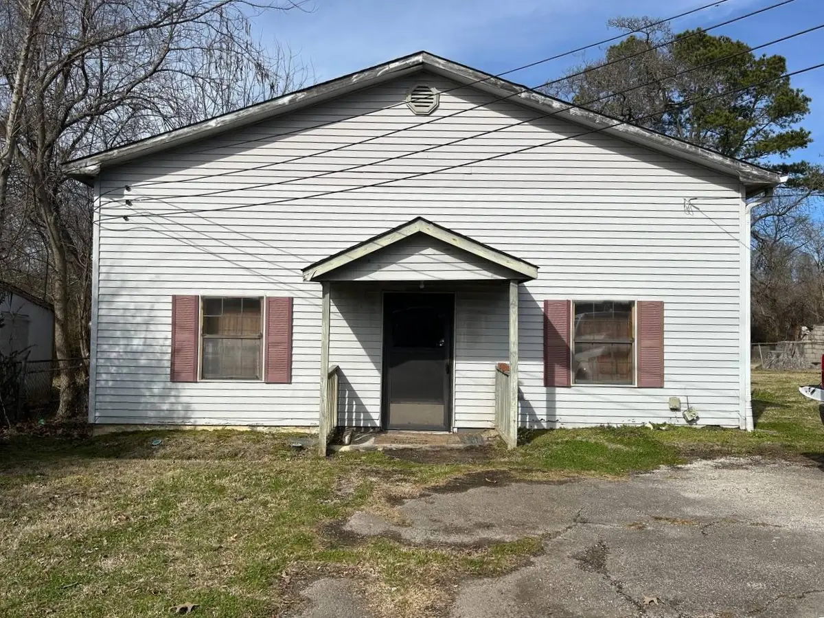 383 D St, Jackson, TN 38301 - #1