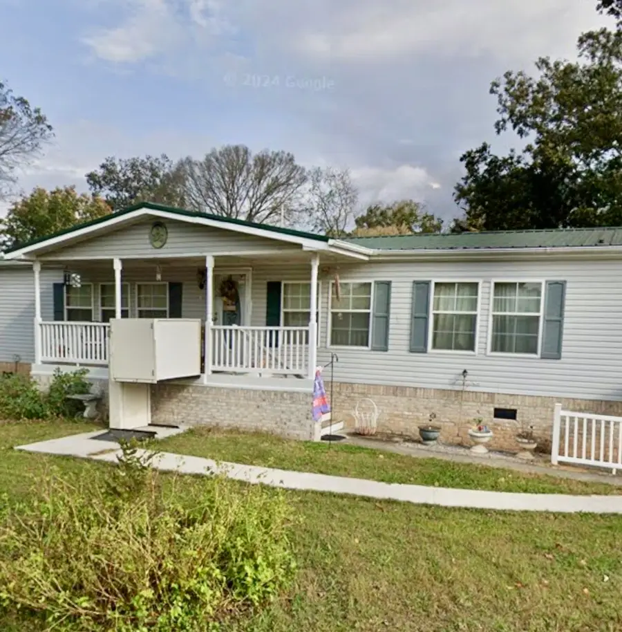 104 College St S, Cowan, TN 37318 - #2