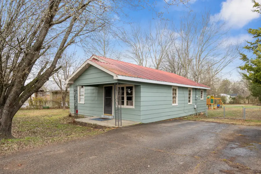 750 Tennessee Ave S, Parsons, TN 38363 - #3