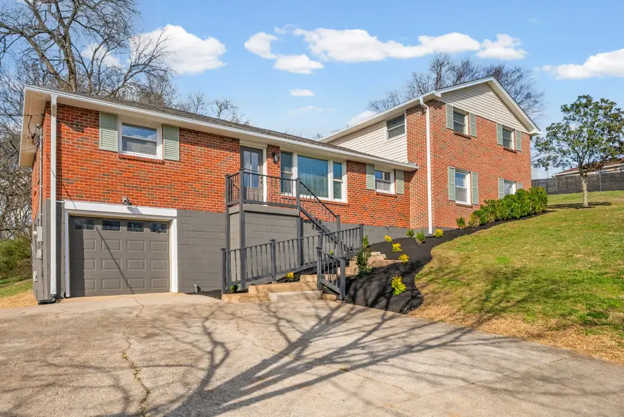 1320 Bellshire Dr, Nashville, TN 37207 - #2