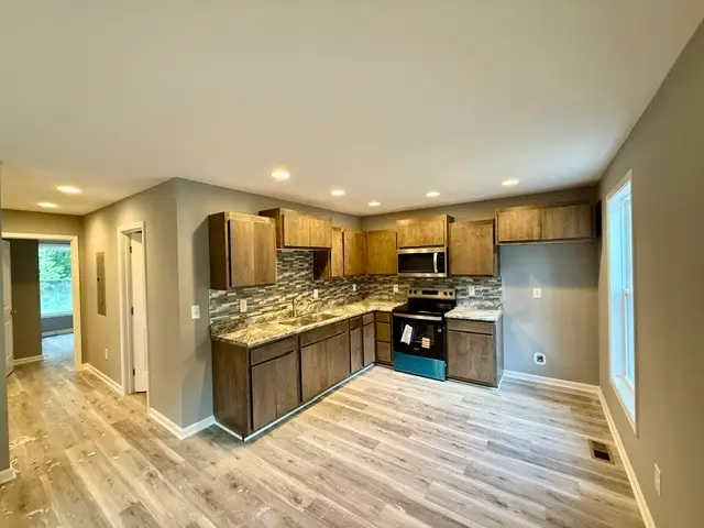 604 Decherd St E, Tullahoma, TN 37388 - #2
