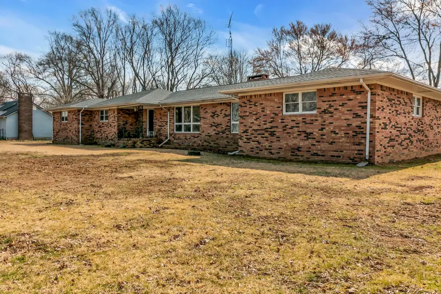 233 Chestnut St W, Puryear, TN 38251 - #3