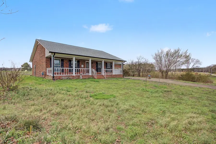 528 W Point Rd, Lawrenceburg, TN 38464 - #3