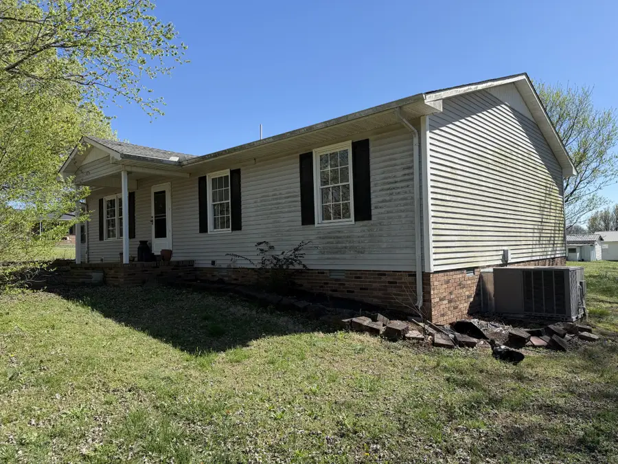 127 Michael Cir, Lawrenceburg, TN 38464 - #2