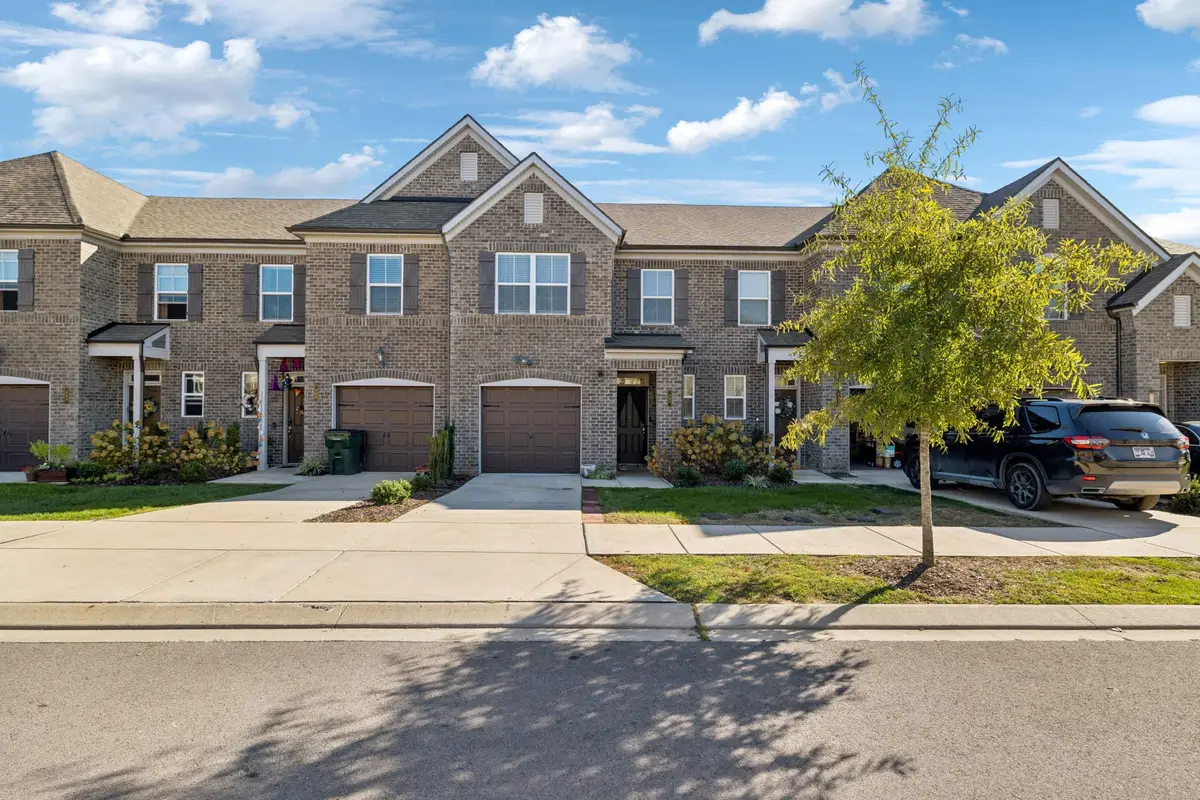 427 Deveron Dr, Gallatin, TN 37066 - #1