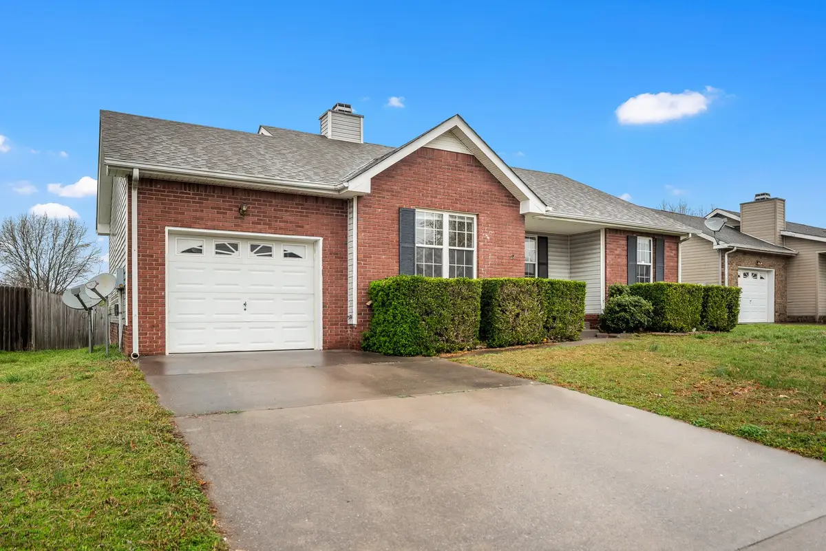 221 Grassmire Dr, Clarksville, TN 37042 - #1