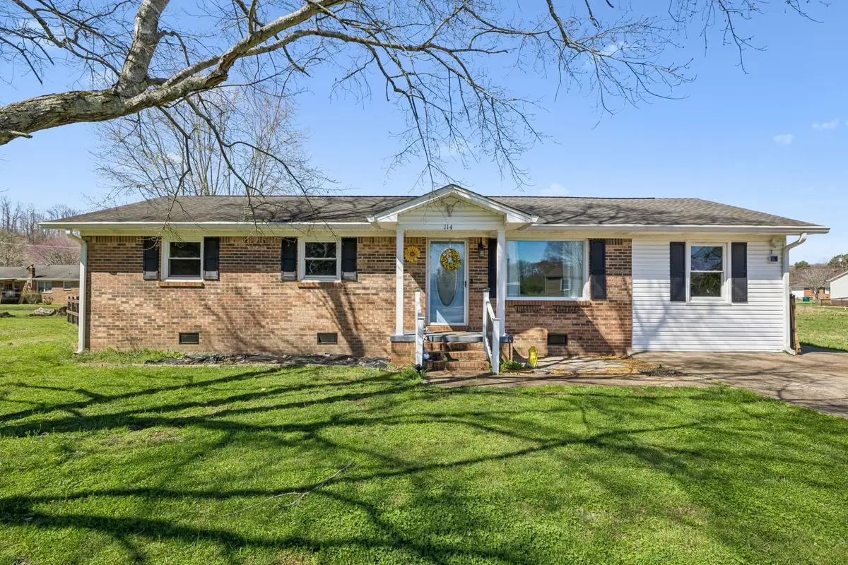 114 Sutton Ave, Waverly, TN 37185 - #1