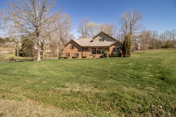 1420 Cantrell Dr, Cottontown, TN 37048