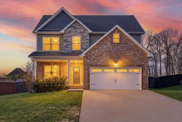 373 Rye Dr, Clarksville, TN 37043