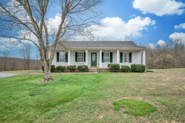 1021 Deerfield Dr, Chapmansboro, TN 37035