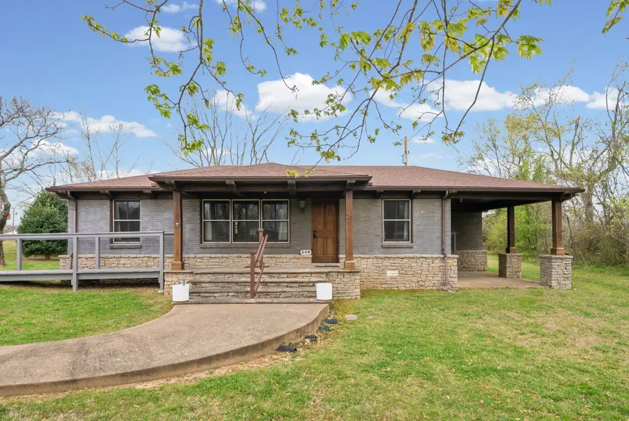 549 Swan Ave, Hohenwald, TN 38462 - #2