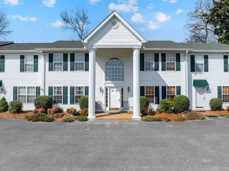 710 Whitthorne St, Shelbyville, TN 37160 - #1