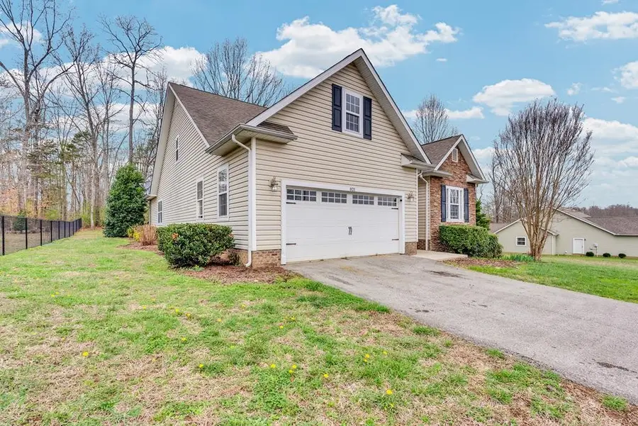 821 Honeysuckle Ln, Sparta, TN 38583 - #2