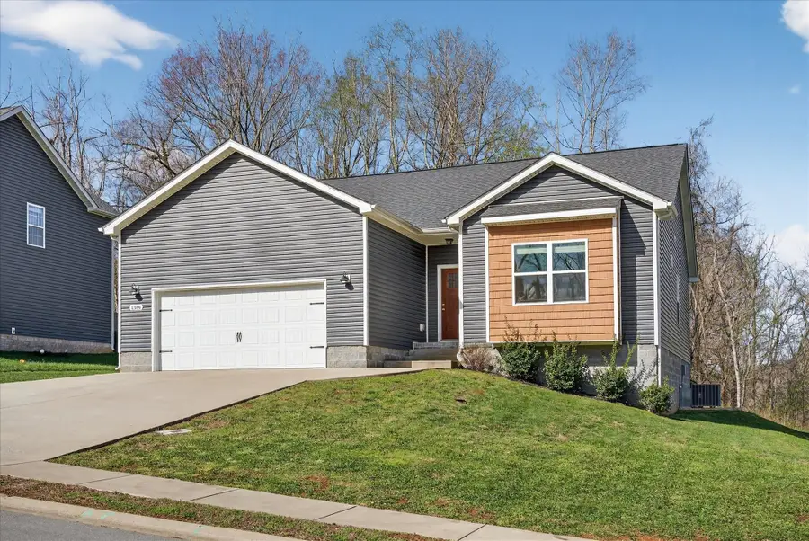 1384 Sussex Dr, Clarksville, TN 37042 - #3