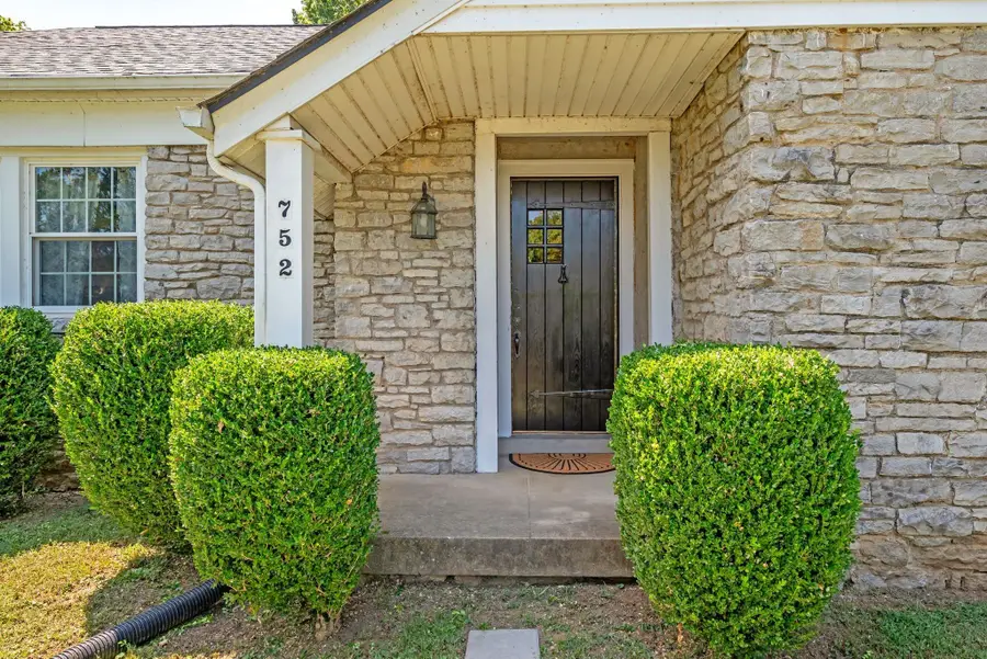 752 Florence Cir, Madison, TN 37115 - #2