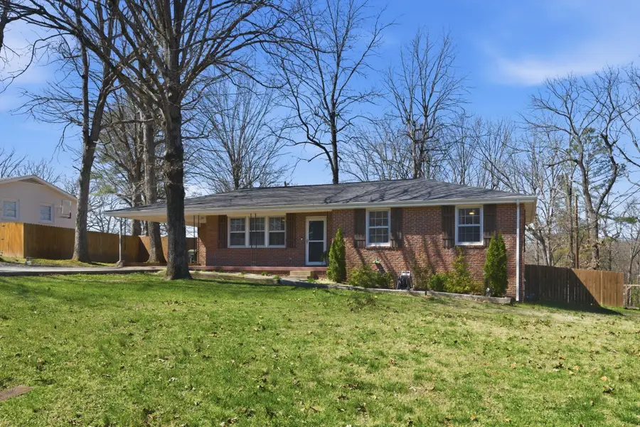 2061/2 S Hummingbird Ln, Dickson, TN 37055 - #2