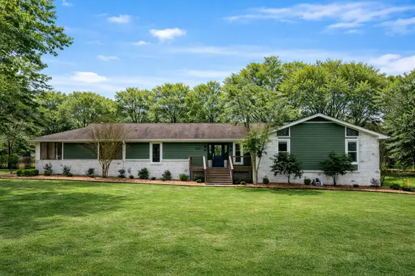 1716 Cook Dr, Lebanon, TN 37087