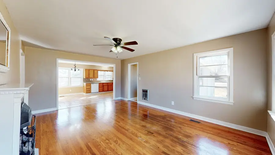 300 Yeager St, Tullahoma, TN 37388 - #3