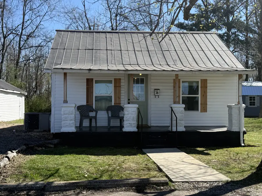 219 Cedar St, Hohenwald, TN 38462 - #2