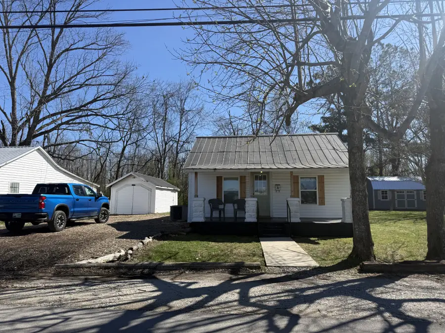 219 Cedar St, Hohenwald, TN 38462 - #3