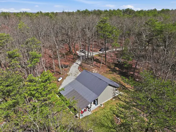 1978 Highland Bluff Trl, Pelham, TN 37366