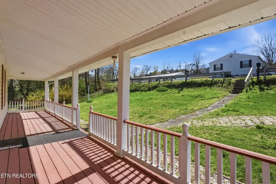 601 Kingston St, Lenoir City, TN 37771 - #3