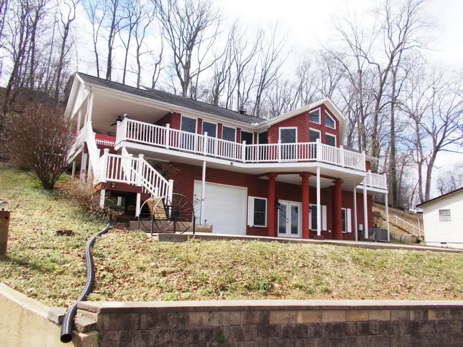 696 Stirling Rd, Camden, TN 38320 - #3