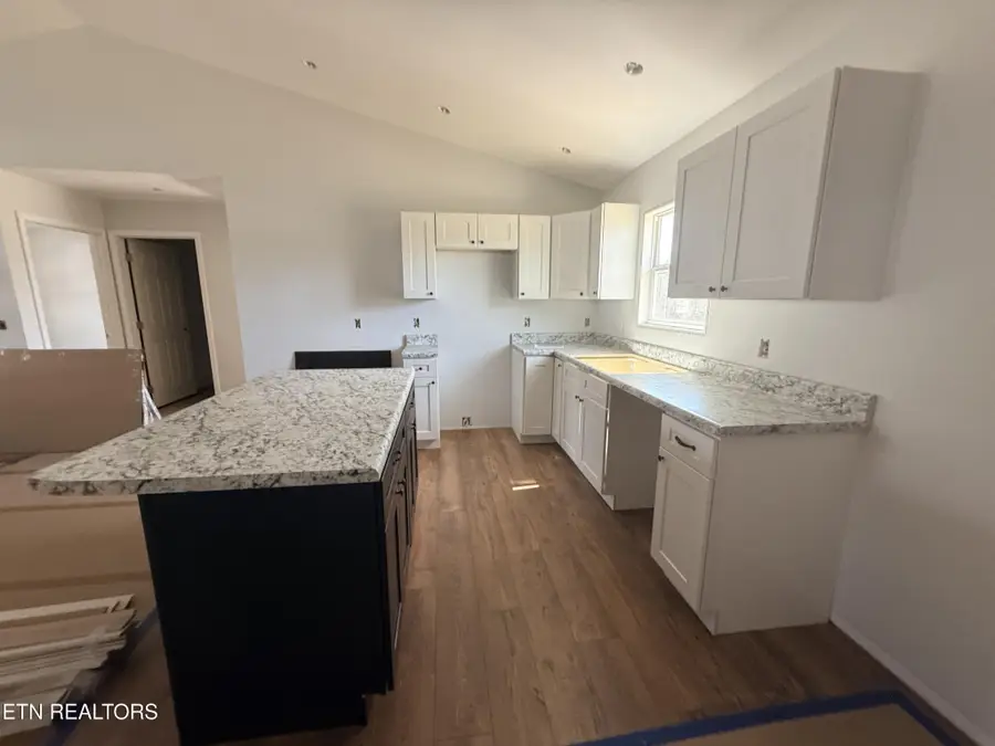 366 Old Wes Baldwin Rd, Jamestown, TN 38556 - #2