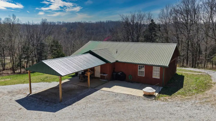 2300 Bear Creek Rd, Vanleer, TN 37181 - #2