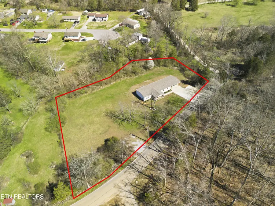 129 W Vinegar Valley Rd, Friendsville, TN 37737 - #3