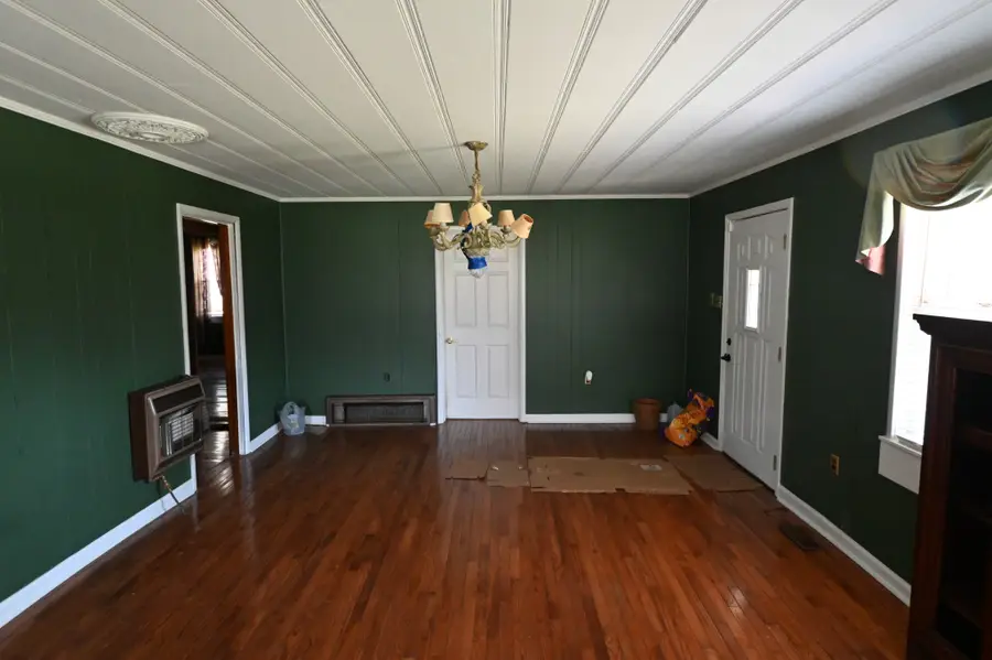 239 Brooklyn Ave, Linden, TN 37096 - #3