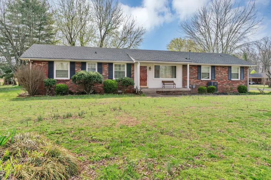 1001 Highland Dr, Greenbrier, TN 37073 - #2