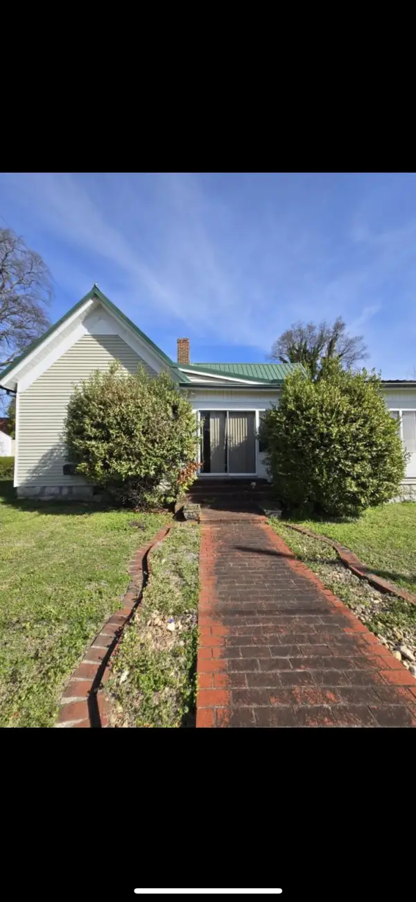 300 Maple St E, Fayetteville, TN 37334